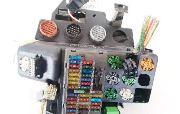 Citroen Berlingo Fuse box set 9568205480