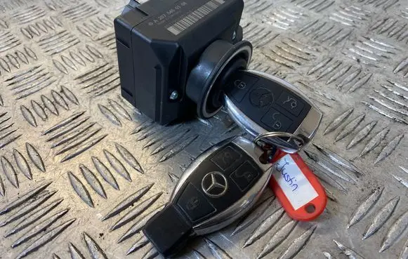 Mercedes-Benz E C207 W207 Ignition lock A2075450108 33003215 33003213