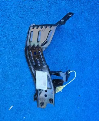 Seat Leon IV Fender mounting bracket 5FA805371