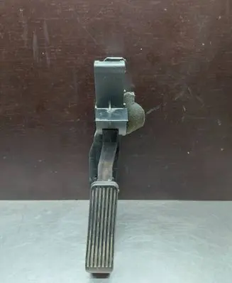 Mercedes-Benz E W211 Accelerator throttle pedal A2113000804