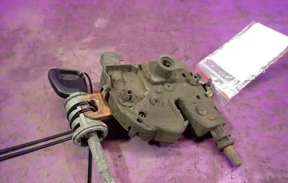 Ford Focus Engine bonnet/hood lock/catch 
