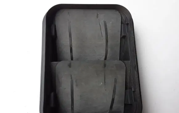 Nissan Qashqai Fender grill 8200003575