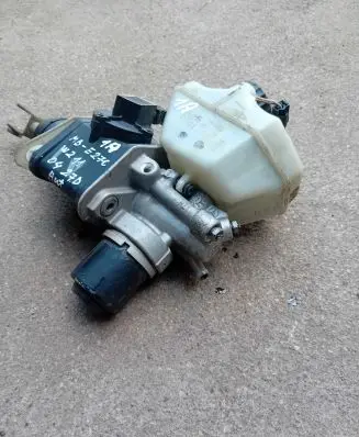 Mercedes-Benz E W211 Master brake cylinder A0004300312