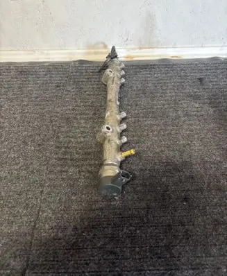 Volvo V50 Fuel pressure regulator 30777576 25963156