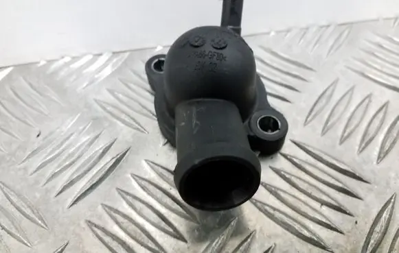 Volkswagen Golf VII Engine coolant pipe/hose 04L121131J