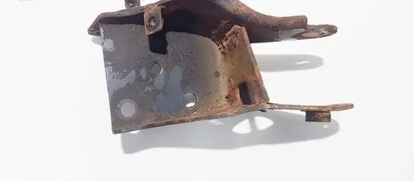 Mazda Premacy Engine mounting bracket