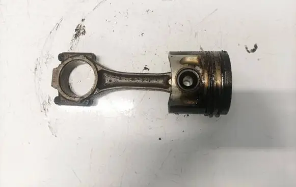 Volkswagen PASSAT B5.5 Piston with connecting rod