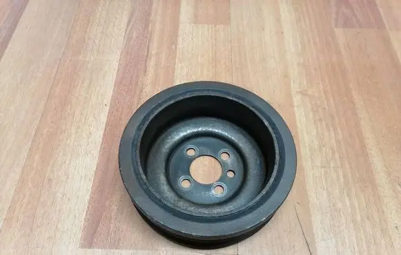 Volkswagen PASSAT B6 Crankshaft pulley 03G105243C 038105243E 03G105243