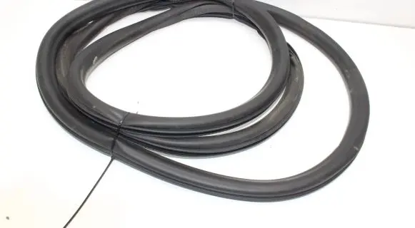 Opel Mokka Rubber seal rear door 