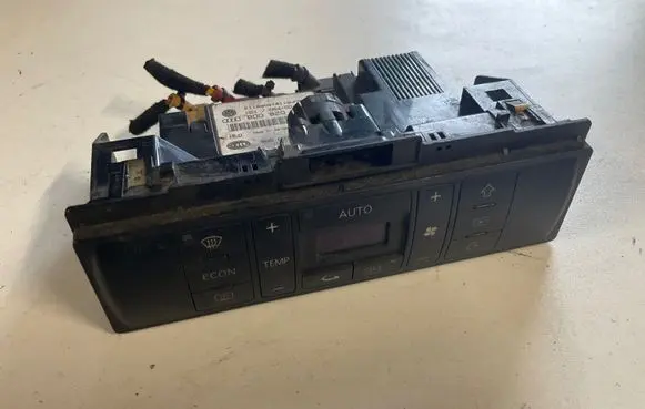 Audi A4 S4 B5 8D Climate control unit 8D0820043M 5HB00790805 D540000