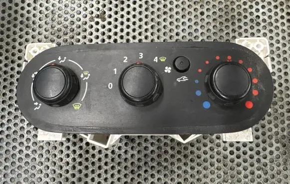 Renault Trafic III (X82) Air conditioning/heating control unit E1093050 30080061 2792014
