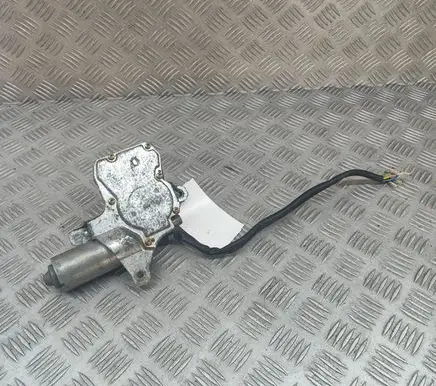 Mercedes-Benz E W124 Rear window wiper motor A1248201242 0390201506