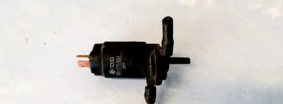 Volkswagen Golf II Windscreen/windshield washer pump 333955651