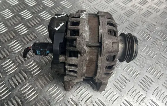 Dacia Sandero Generator/alternator 231008386R