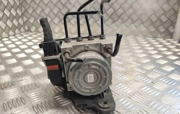 Volkswagen Golf VII ABS Pump 5Q0907379S 5Q0614517F