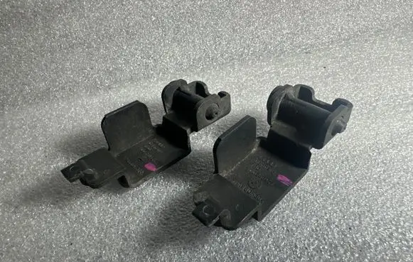 Audi A6 S6 C5 4B Radiator mount bracket 8D0260427 8D0251427