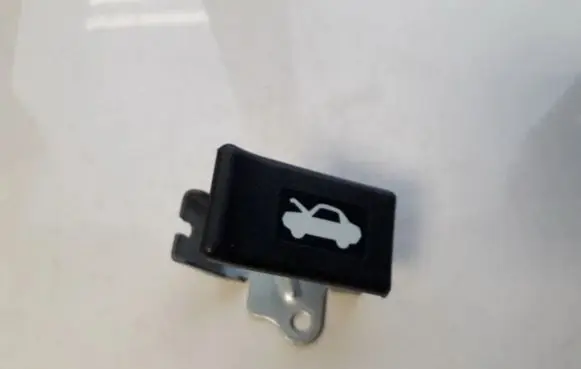 Engine bonnet (hood) release handle