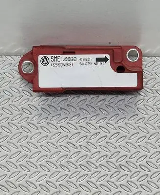 Volkswagen Golf IV Airbag deployment crash/impact sensor 1J0909606D 41980215 5WK42350