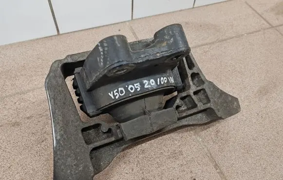 Volvo V50 Engine mount bracket 3M516F012