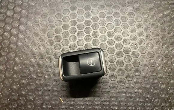 Mercedes-Benz C W204 Electric window control switch A2049055502