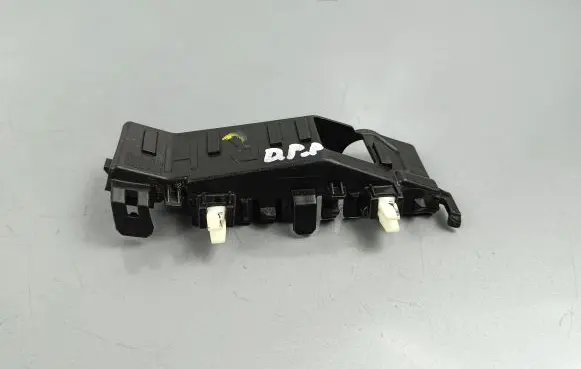 Hyundai Tucson LM Fender mounting bracket