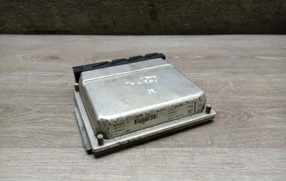 Volvo V70 Engine control unit/module 09496667A 0281001776
