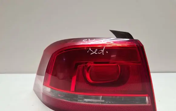 Volkswagen PASSAT B7 Rear/tail lights 3AE945095F