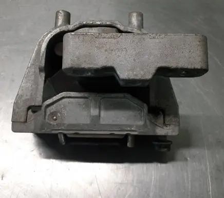 Engine mount bracket