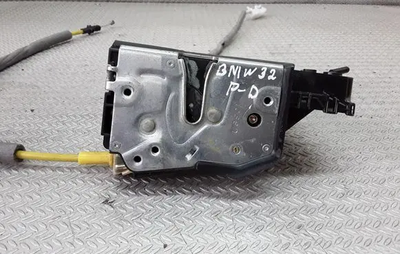 BMW 3 E46 Front door lock 244BTR
