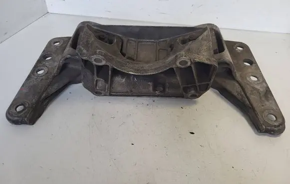 BMW 5 E60 E61 Gearbox mounting bracket 6761093