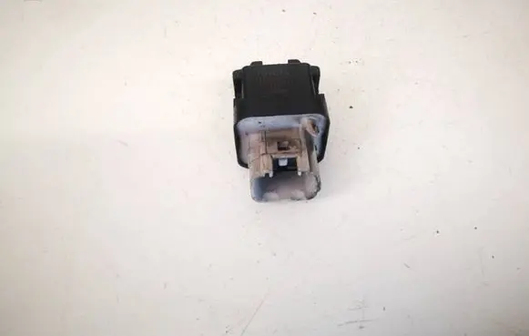 Toyota Avensis T250 Glow plug pre-heat relay 2861067010 28610-67010