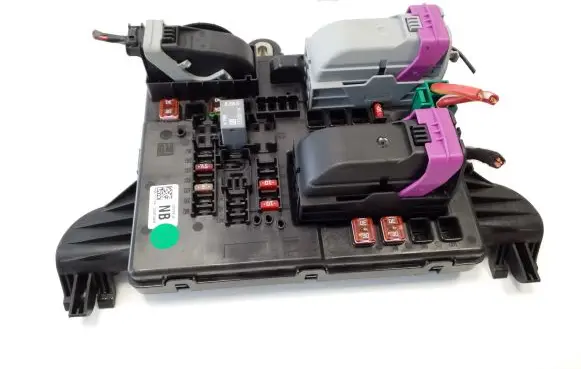 Opel Insignia A Fuse module 13277318