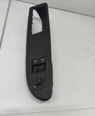 Volkswagen PASSAT B6 Front door window switch trim 3C1867171C