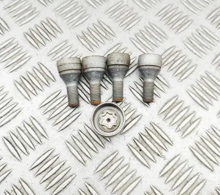 Renault Zoe Anti-theft wheel nuts and lock