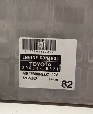 Toyota Avensis T250 Engine control unit/module 8966105821 1758008332 MB1758008332
