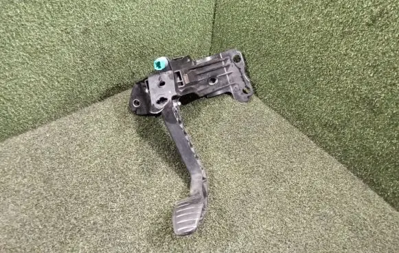 Opel Movano B Clutch pedal 070112 253250007R 465034965R
