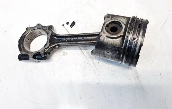Nissan X-Trail T30 Piston with connecting rod