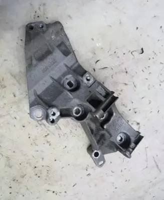 Nissan Qashqai Generator/alternator bracket 8200689495