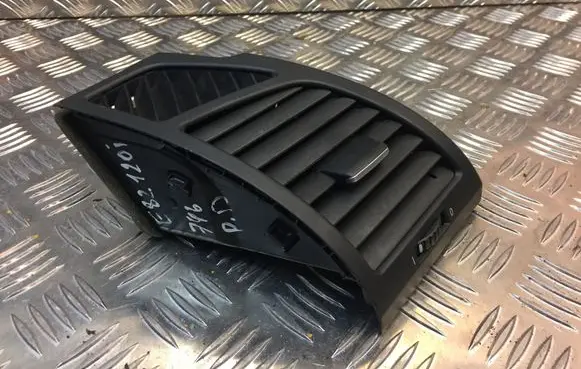 BMW 1 E82 E88 Dashboard air vent grill cover trim 7059188