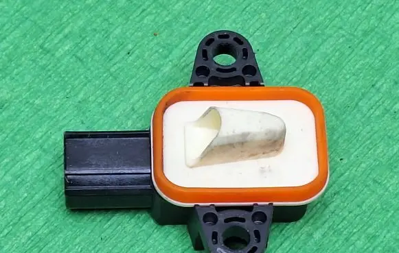 Ford Mondeo MK V Airbag deployment crash/impact sensor 503726 2fgt14c676aa 555T