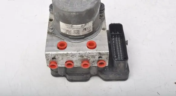 Opel Insignia B ABS Pump 84330137