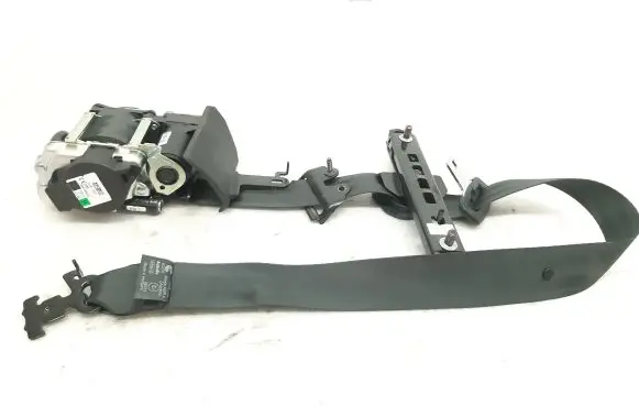 Volvo XC90 Front seatbelt 32131153