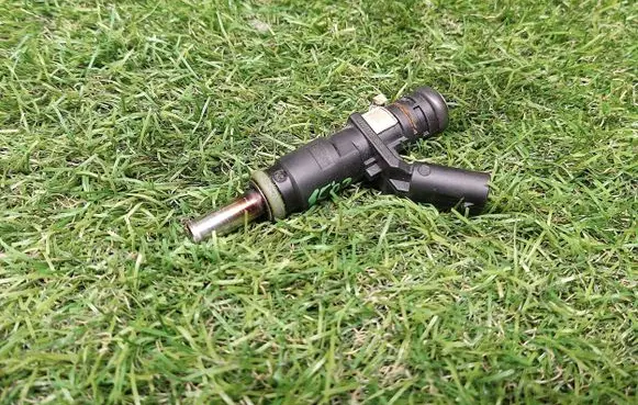 Mercedes-Benz E W212 Fuel injector A2720780249