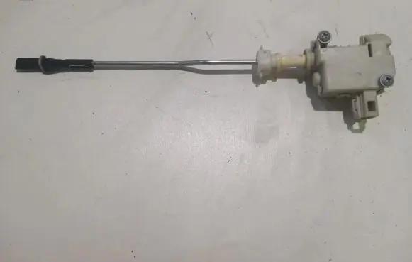 Volkswagen Golf V Central locking motor 1K6810773