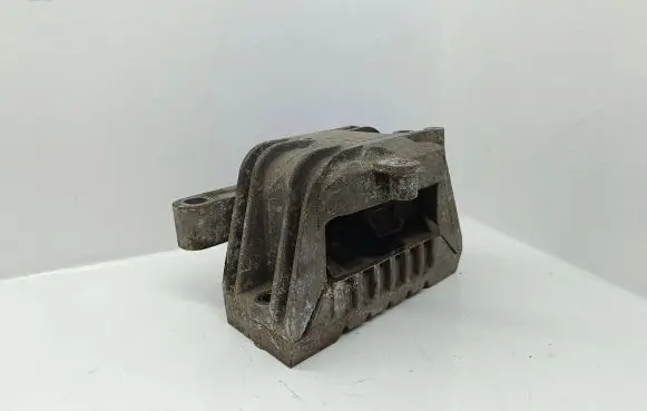 Volkswagen Touran I Engine mount bracket 1K0199262