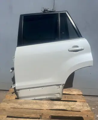 Suzuki Grand Vitara II Rear door