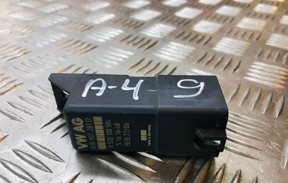 Volkswagen Eos Glow plug pre-heat relay 038907281D