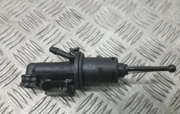 Volkswagen PASSAT B7 Clutch slave cylinder 3C0721388J