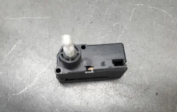 Audi TT Mk1 Headlight level adjustment motor 1J0941295E