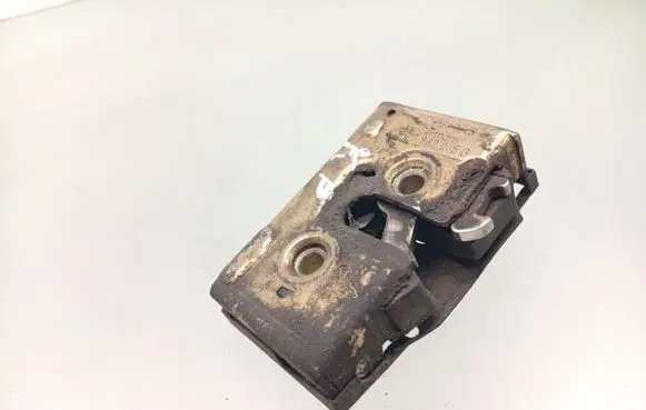 Volkswagen PASSAT B4 Front door lock 357837015G